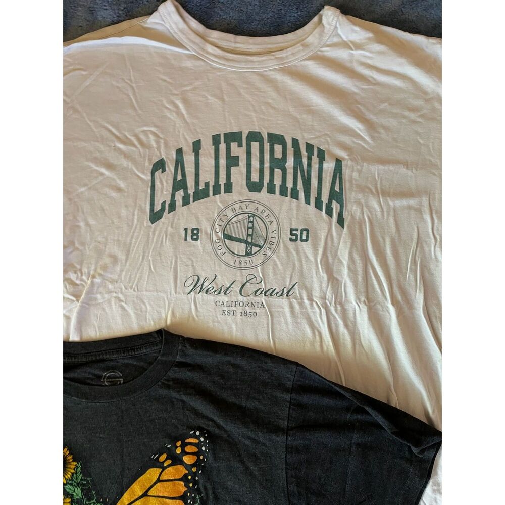 womens graphic t and crop top bundle size large - Picture 6 of 7